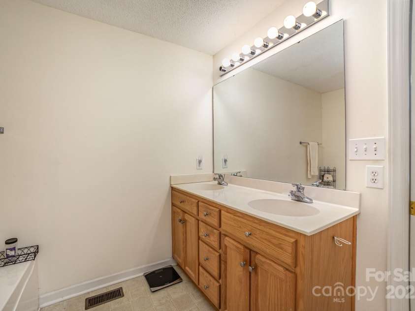 215 Raleigh Street, Concord, NC 28027.  MLS# CAR4246401, YatesRealty ID 10955. 