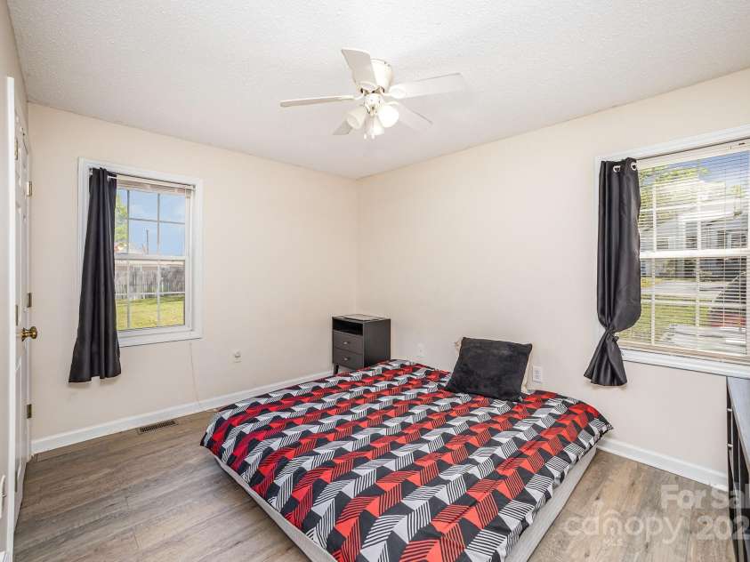 215 Raleigh Street, Concord, NC 28027.  MLS# CAR4246401, YatesRealty ID 10955. 