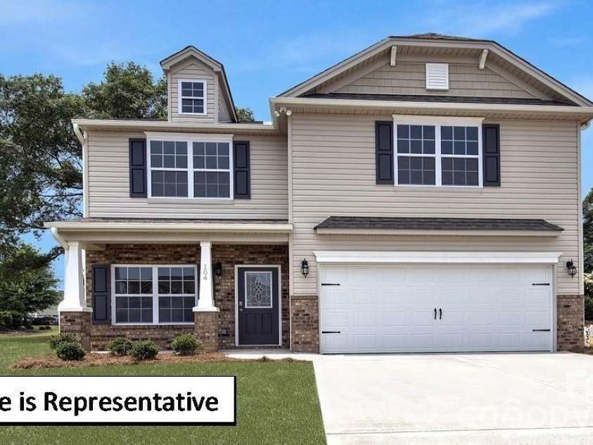 3133 Platinum Pointe Drive, Charlotte, NC 28227.  MLS# CAR4367510, YatesRealty ID 10955. 