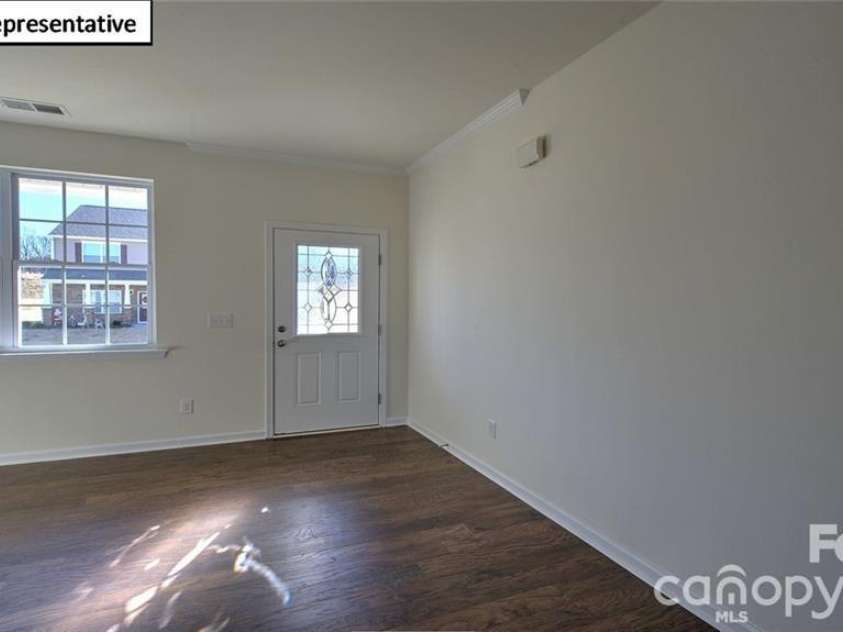 3133 Platinum Pointe Drive, Charlotte, NC 28227.  MLS# CAR4367510, YatesRealty ID 10955. 