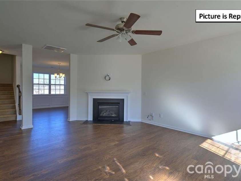 3133 Platinum Pointe Drive, Charlotte, NC 28227.  MLS# CAR4367510, YatesRealty ID 10955. 