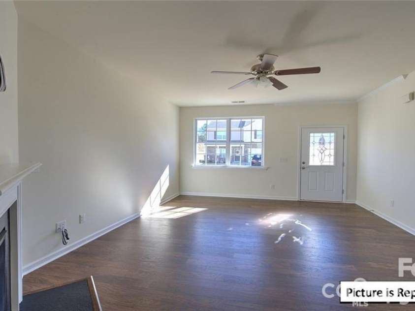 3133 Platinum Pointe Drive, Charlotte, NC 28227.  MLS# CAR4367510, YatesRealty ID 10955. 