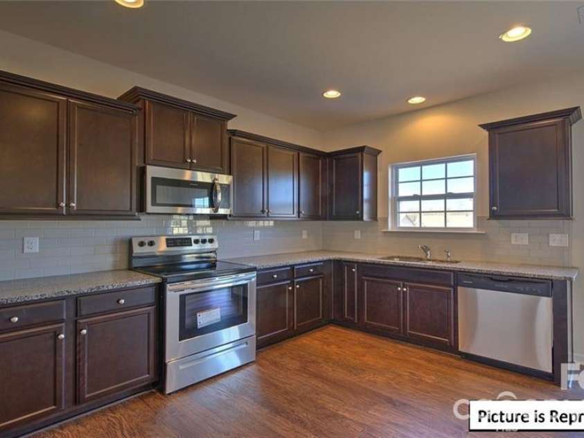 3133 Platinum Pointe Drive, Charlotte, NC 28227.  MLS# CAR4367510, YatesRealty ID 10955. 