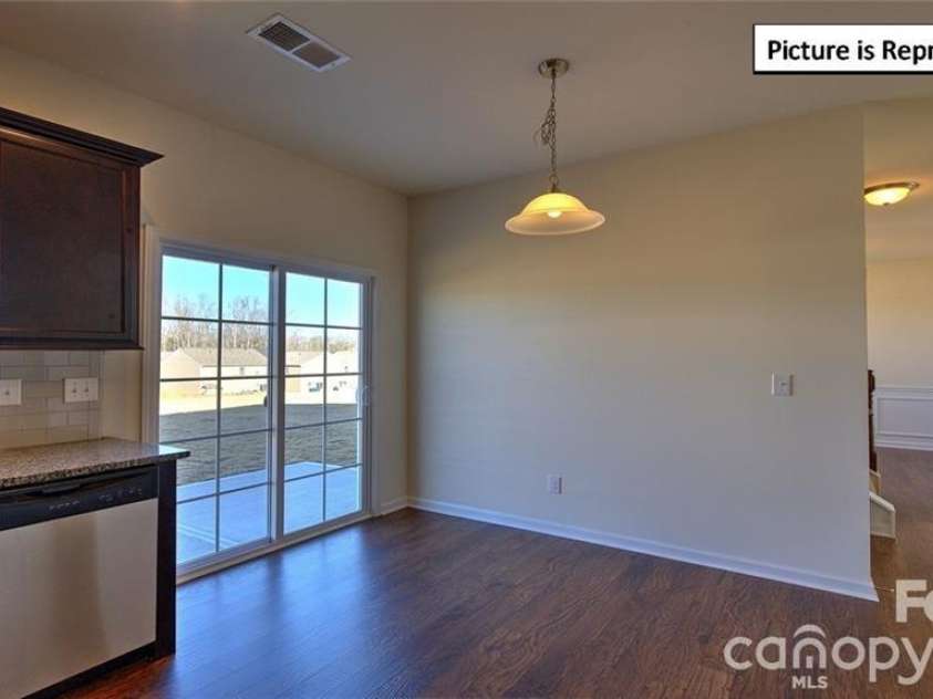 3133 Platinum Pointe Drive, Charlotte, NC 28227.  MLS# CAR4367510, YatesRealty ID 10955. 