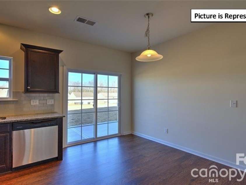 3133 Platinum Pointe Drive, Charlotte, NC 28227.  MLS# CAR4367510, YatesRealty ID 10955. 