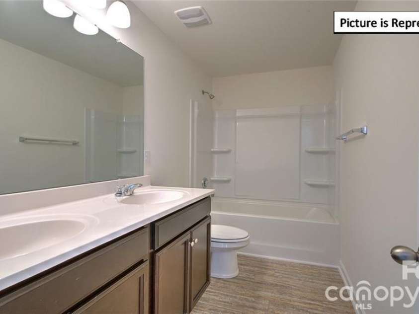 3133 Platinum Pointe Drive, Charlotte, NC 28227.  MLS# CAR4367510, YatesRealty ID 10955. 