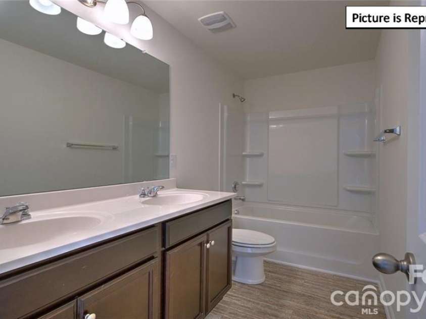 3133 Platinum Pointe Drive, Charlotte, NC 28227.  MLS# CAR4367510, YatesRealty ID 10955. 