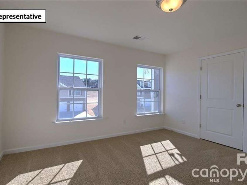 3133 Platinum Pointe Drive, Charlotte, NC 28227.  MLS# CAR4367510, YatesRealty ID 10955. 