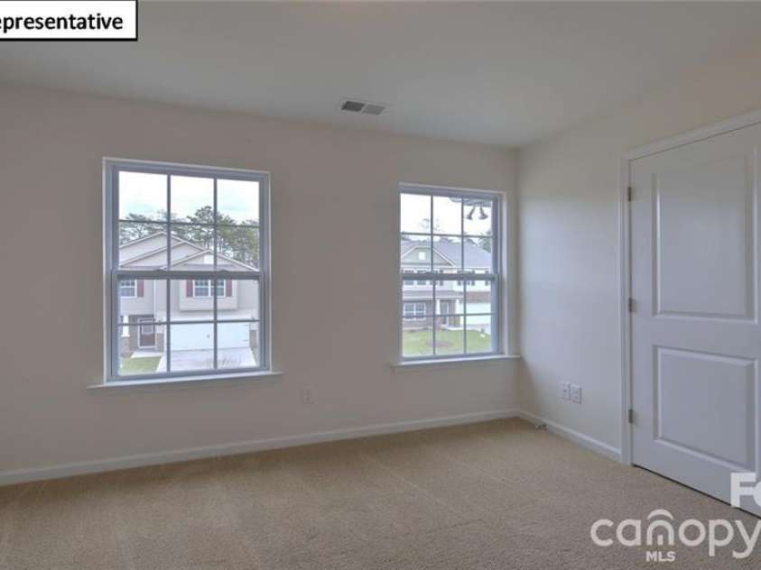 3133 Platinum Pointe Drive, Charlotte, NC 28227.  MLS# CAR4367510, YatesRealty ID 10955. 