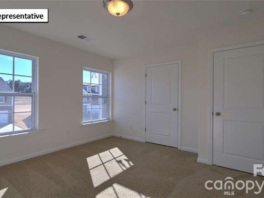 3133 Platinum Pointe Drive, Charlotte, NC 28227.  MLS# CAR4367510, YatesRealty ID 10955. 