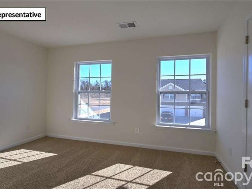 3133 Platinum Pointe Drive, Charlotte, NC 28227.  MLS# CAR4367510, YatesRealty ID 10955. 