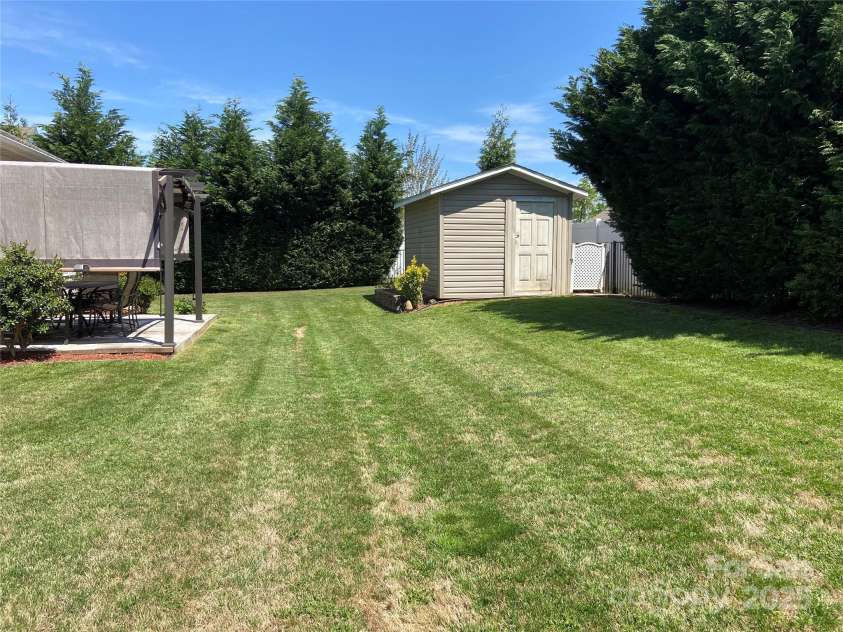 116 Water Ski Drive, Statesville, NC 28677.  MLS# CAR4239972, YatesRealty ID 10957. 