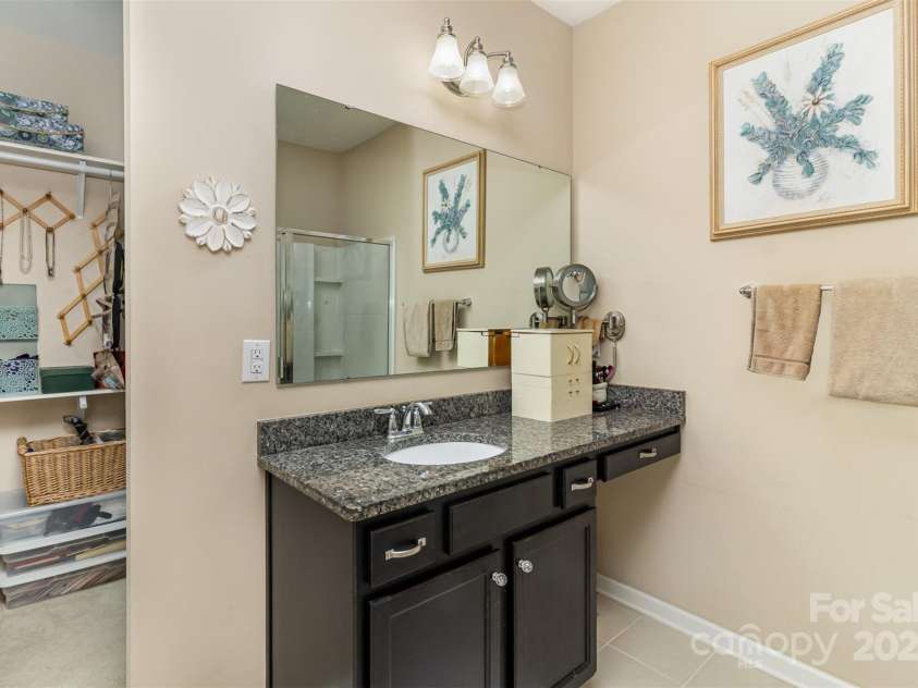 116 Water Ski Drive, Statesville, NC 28677.  MLS# CAR4239972, YatesRealty ID 10957. Primary bath