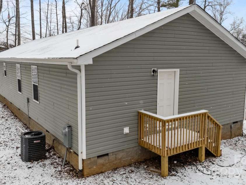 15 Luther Woods Drive, Candler, NC 28715.  MLS# CAR4225805, YatesRealty ID 10958. 