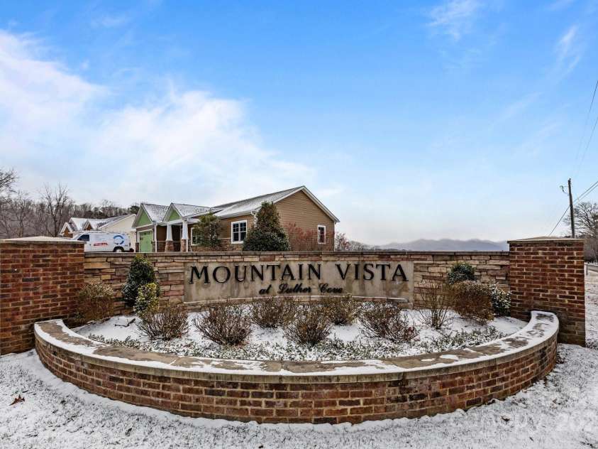 15 Luther Woods Drive, Candler, NC 28715.  MLS# CAR4225805, YatesRealty ID 10958. 