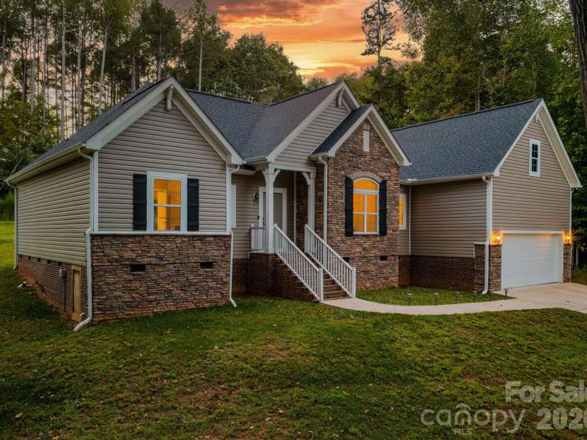 4903 Rio De Luna None, Hickory, NC 28601.  MLS# CAR4367865, YatesRealty ID 10958. 