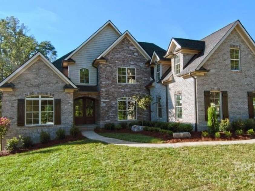 1921 Notchwood Court, Clover, SC 29710.  MLS# CAR4255486, YatesRealty ID 10959. This is an option for the exterior elevation. Hard board and batton are what is included.