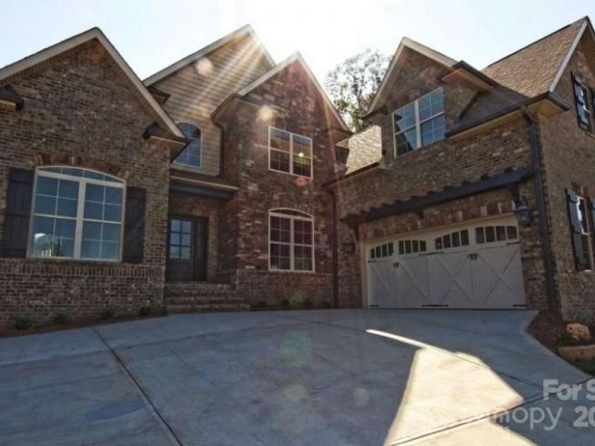 1921 Notchwood Court, Clover, SC 29710.  MLS# CAR4255486, YatesRealty ID 10959. This is an option for the exterior elevation. Hard board and batton are what is included.