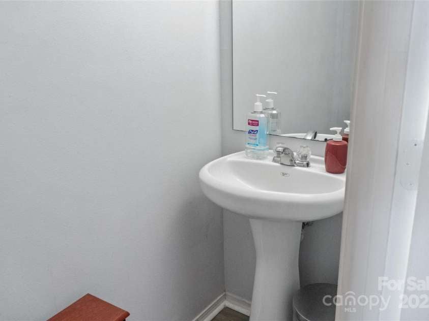 4716 Meadowfield Road, Charlotte, NC 28215.  MLS# CAR4222549, YatesRealty ID 1096. 