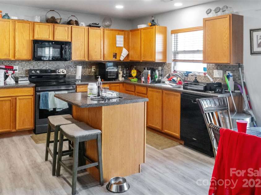 4716 Meadowfield Road, Charlotte, NC 28215.  MLS# CAR4222549, YatesRealty ID 1096. 