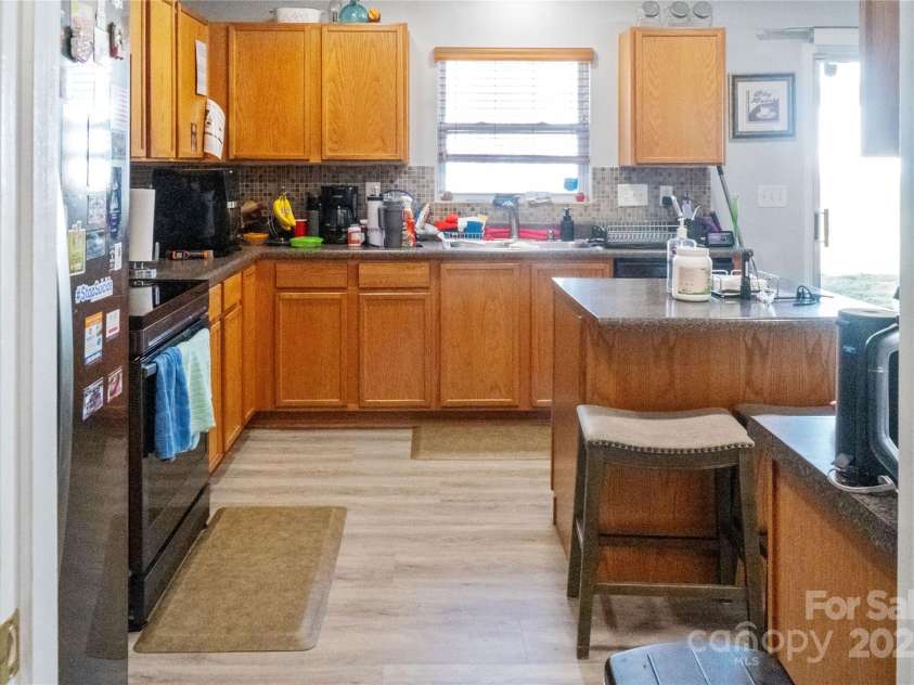 4716 Meadowfield Road, Charlotte, NC 28215.  MLS# CAR4222549, YatesRealty ID 1096. 