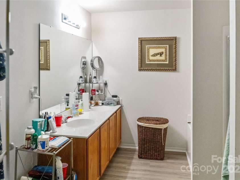 4716 Meadowfield Road, Charlotte, NC 28215.  MLS# CAR4222549, YatesRealty ID 1096. 