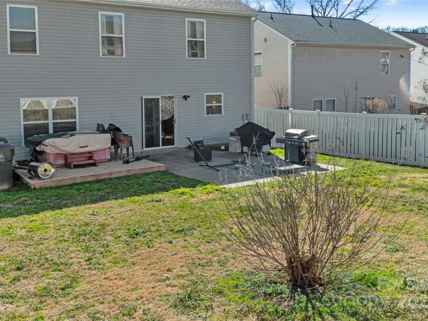 4716 Meadowfield Road, Charlotte, NC 28215.  MLS# CAR4222549, YatesRealty ID 1096. 