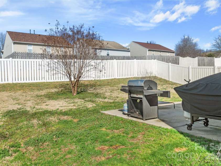 4716 Meadowfield Road, Charlotte, NC 28215.  MLS# CAR4222549, YatesRealty ID 1096. 