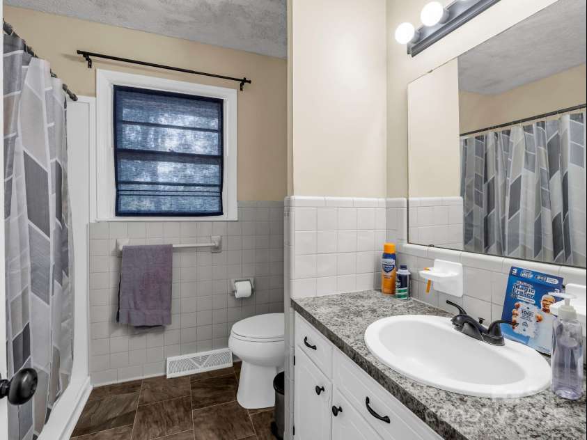 501 Weaver Street, Cherryville, NC 28021.  MLS# CAR4287583, YatesRealty ID 1096. Full bath in hallway