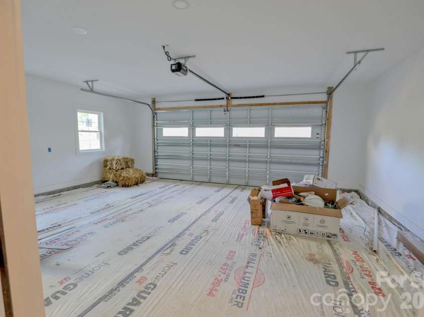 156 Oakdale Drive, Morganton, NC 28655.  MLS# CAR4368675, YatesRealty ID 10960. 