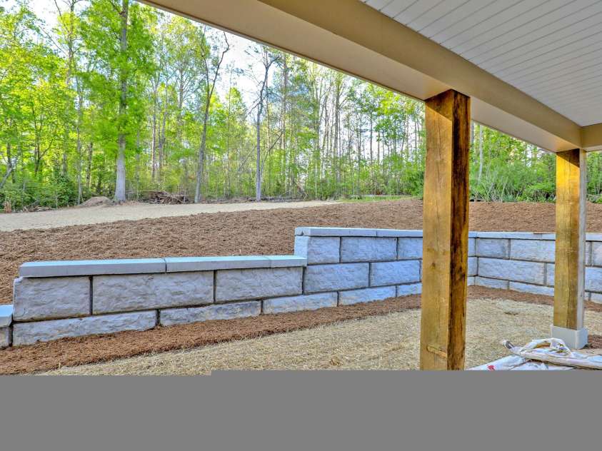 156 Oakdale Drive, Morganton, NC 28655.  MLS# CAR4368675, YatesRealty ID 10960. 