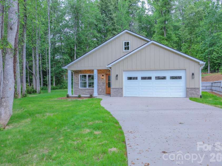 156 Oakdale Drive, Morganton, NC 28655.  MLS# CAR4368675, YatesRealty ID 10960. 