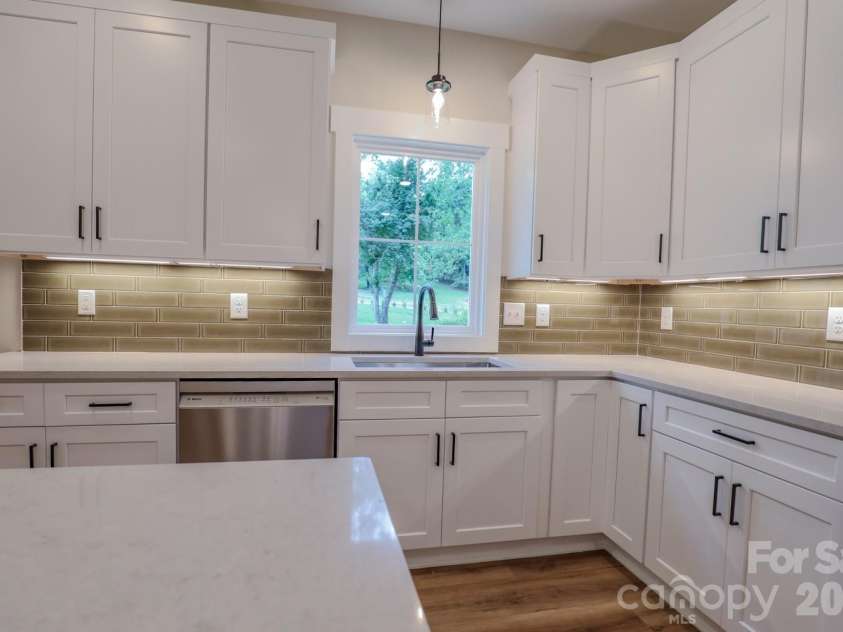 156 Oakdale Drive, Morganton, NC 28655.  MLS# CAR4368675, YatesRealty ID 10960. 