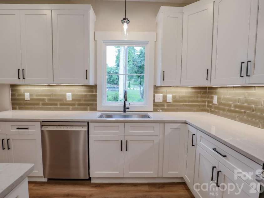 156 Oakdale Drive, Morganton, NC 28655.  MLS# CAR4368675, YatesRealty ID 10960. 