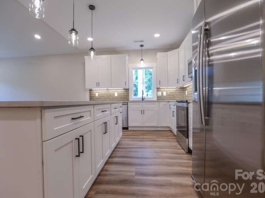 156 Oakdale Drive, Morganton, NC 28655.  MLS# CAR4368675, YatesRealty ID 10960. 
