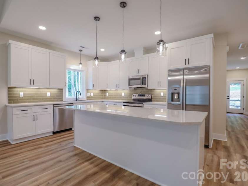 156 Oakdale Drive, Morganton, NC 28655.  MLS# CAR4368675, YatesRealty ID 10960. 