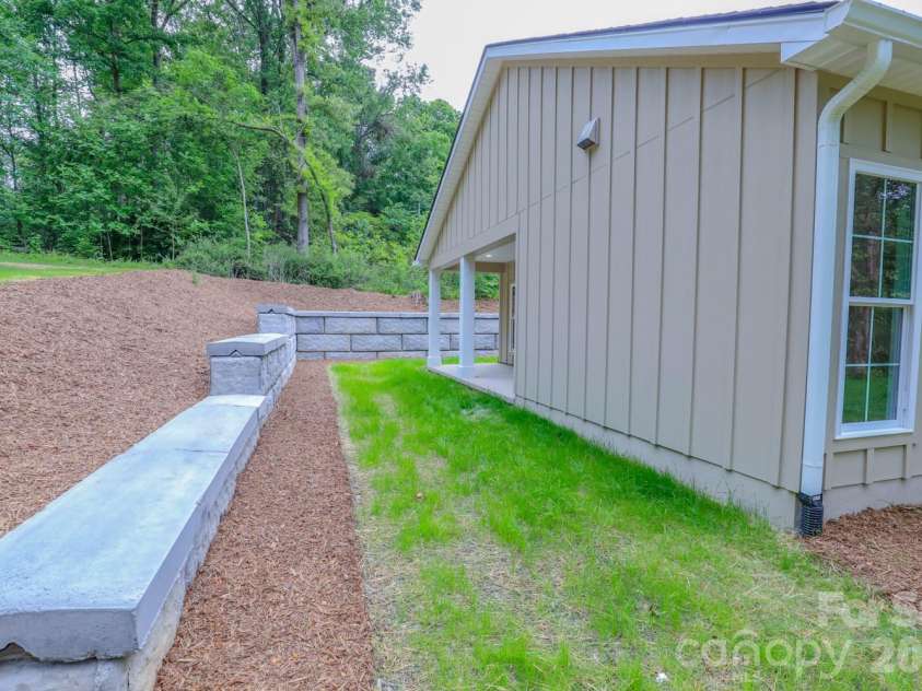156 Oakdale Drive, Morganton, NC 28655.  MLS# CAR4368675, YatesRealty ID 10960. 