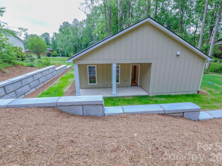 156 Oakdale Drive, Morganton, NC 28655.  MLS# CAR4368675, YatesRealty ID 10960. 