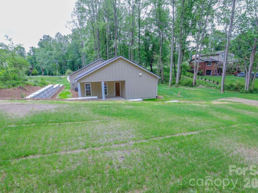 156 Oakdale Drive, Morganton, NC 28655.  MLS# CAR4368675, YatesRealty ID 10960. 
