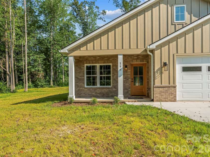 156 Oakdale Drive, Morganton, NC 28655.  MLS# CAR4404974, YatesRealty ID 10960. 