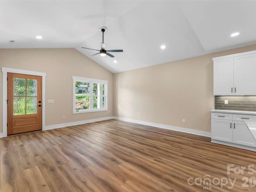 156 Oakdale Drive, Morganton, NC 28655.  MLS# CAR4404974, YatesRealty ID 10960. 