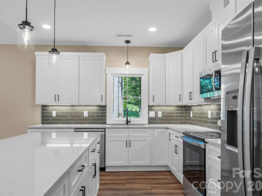 156 Oakdale Drive, Morganton, NC 28655.  MLS# CAR4404974, YatesRealty ID 10960. 