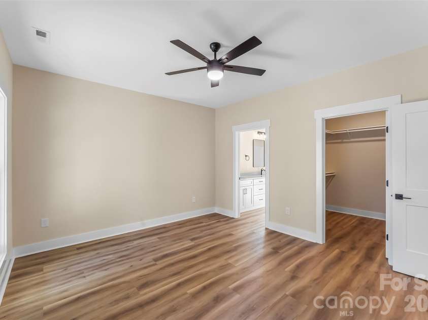 156 Oakdale Drive, Morganton, NC 28655.  MLS# CAR4404974, YatesRealty ID 10960. 