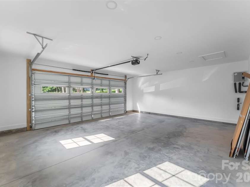156 Oakdale Drive, Morganton, NC 28655.  MLS# CAR4404974, YatesRealty ID 10960. 