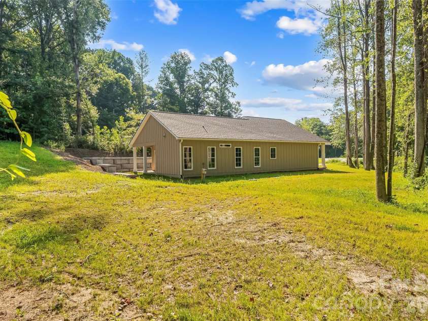 156 Oakdale Drive, Morganton, NC 28655.  MLS# CAR4404974, YatesRealty ID 10960. 