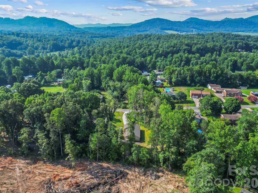 156 Oakdale Drive, Morganton, NC 28655.  MLS# CAR4404974, YatesRealty ID 10960. 