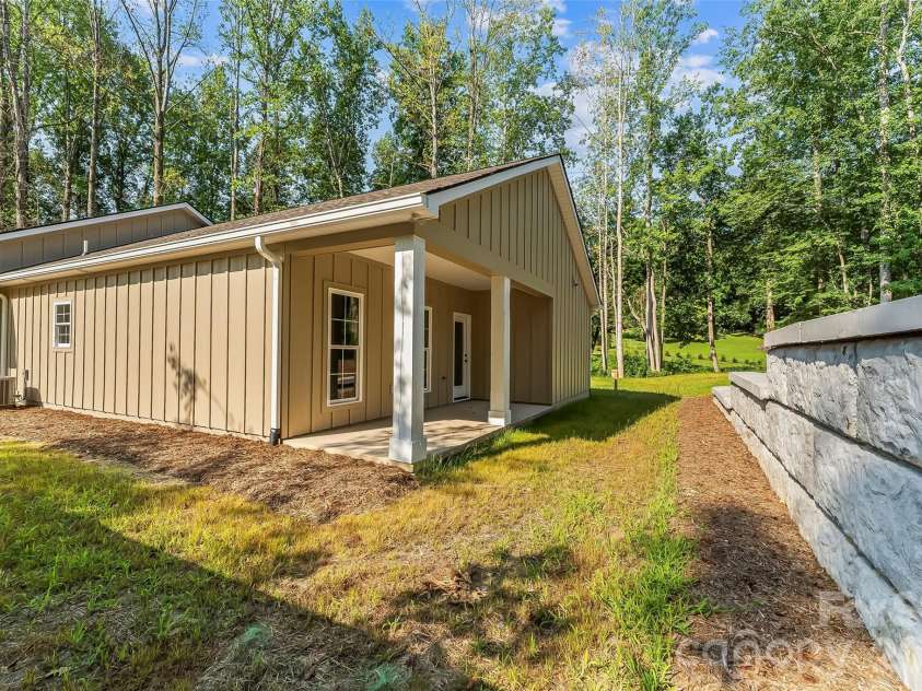 156 Oakdale Drive, Morganton, NC 28655.  MLS# CAR4404974, YatesRealty ID 10960. 