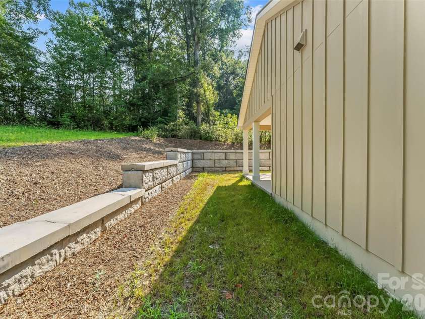 156 Oakdale Drive, Morganton, NC 28655.  MLS# CAR4404974, YatesRealty ID 10960. 