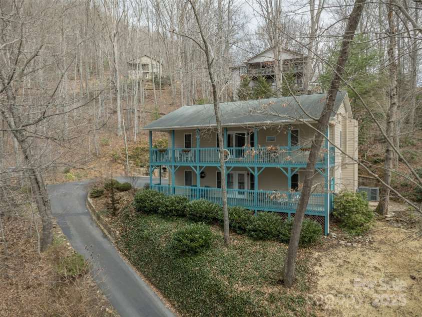 374 Sleepy Hollow Drive, Waynesville, NC 28785.  MLS# CAR4227977, YatesRealty ID 10961. 