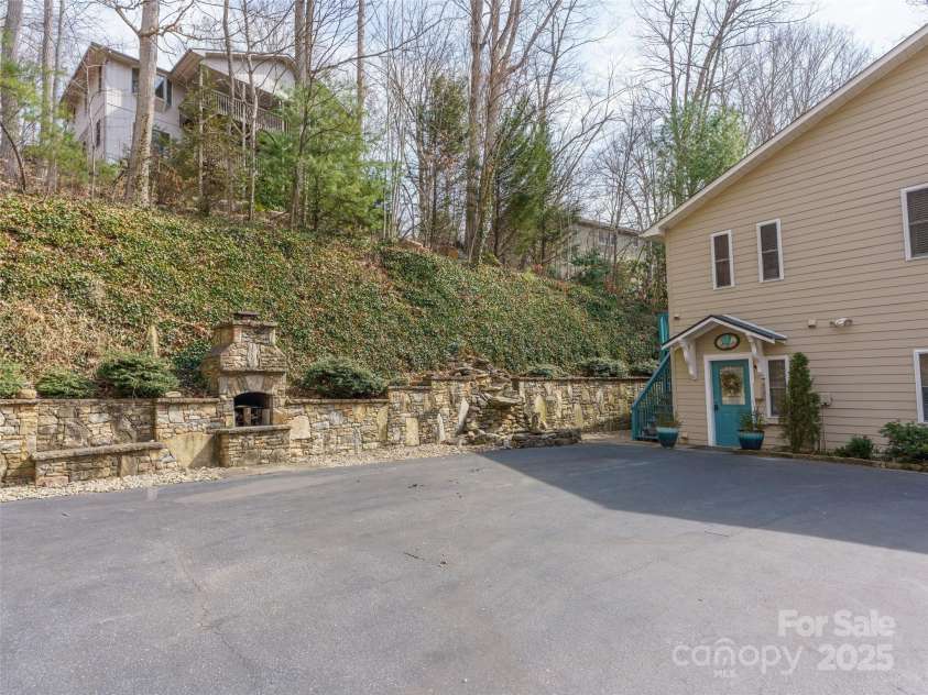 374 Sleepy Hollow Drive, Waynesville, NC 28785.  MLS# CAR4227977, YatesRealty ID 10961. 
